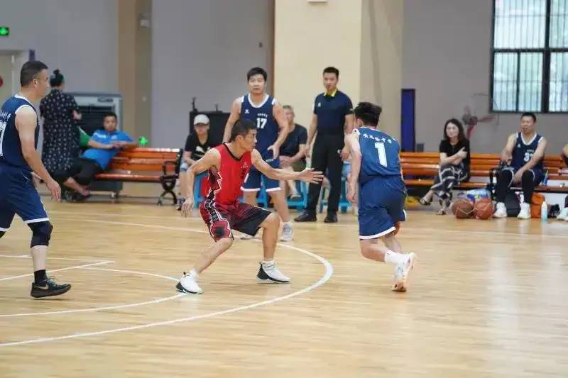 连江教职工篮球赛进入“巅峰对决”