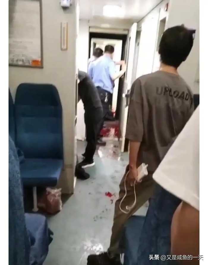 男子在火车上被人持刀杀害，目击者发声，疑似因吸烟造成！
